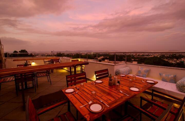 Hotel Wonder Cliff Udaipur Kültér fotó